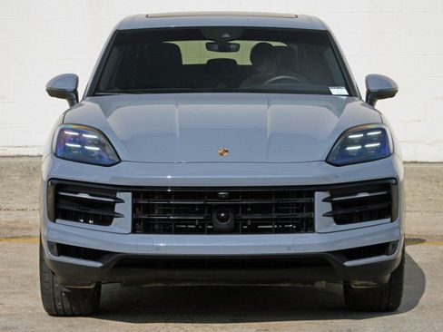 Used 2025 Porsche Cayenne E-Hybrid w/ Premium Package Plus AWD/4WD image 51