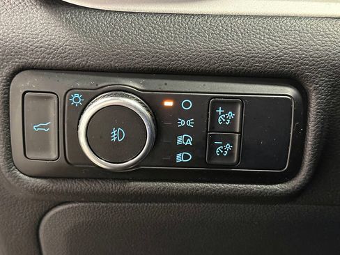Used 2023 Ford Explorer XLT w/ Equipment Group 202A AWD/4WD image 31