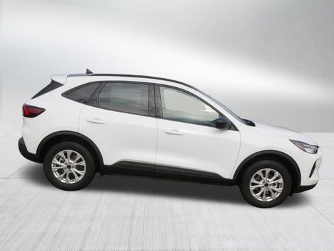 Used 2025 Ford Escape Active w/ Active Premium Tech Pack image 8