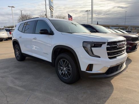 Used 2025 GMC Acadia Elevation image 3