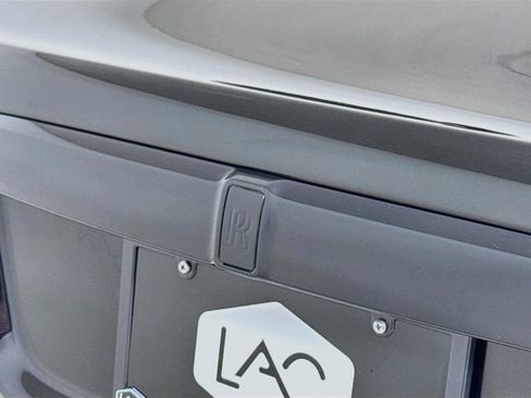 Used 2018 Rolls-Royce Dawn RWD image 32