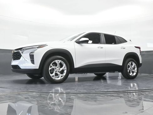 Used 2025 Chevrolet Trax LS w/ LS Convenience Package FWD image 55