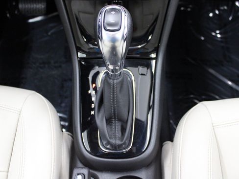 Used 2019 Buick Encore Essence FWD image 30