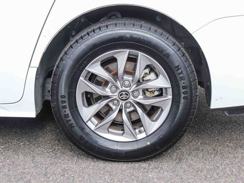 Used 2024 Toyota Sienna LE image 11