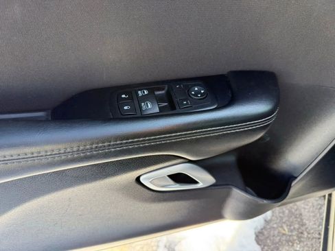 Used 2016 Dodge Challenger SXT RWD image 29