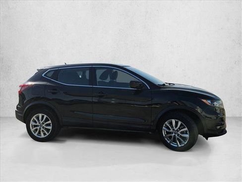 Used 2021 Nissan Rogue Sport S image 4