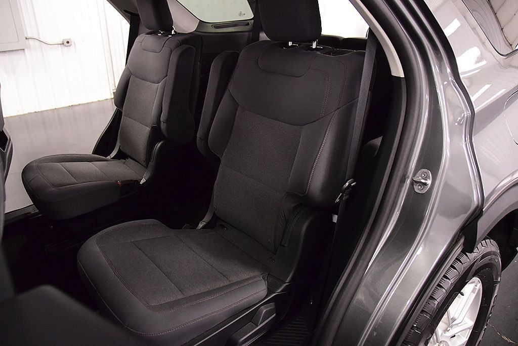 Used 2025 Ford Explorer Active AWD/4WD image 33