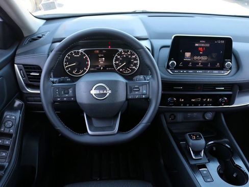 Used 2026 Nissan Rogue SV FWD image 22