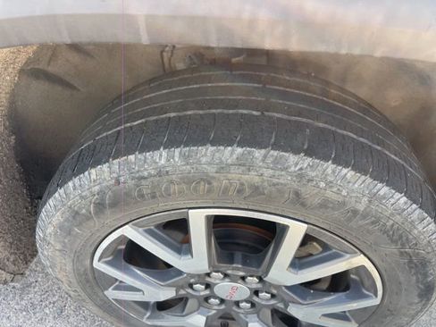 Used 2020 GMC Acadia SLE w/ Driver Convenience Package image 8