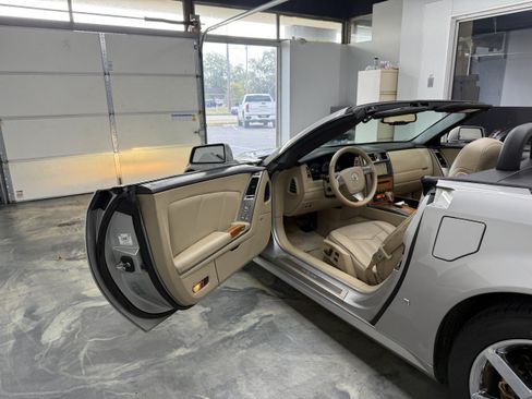 Used 2008 Cadillac XLR RWD image 7