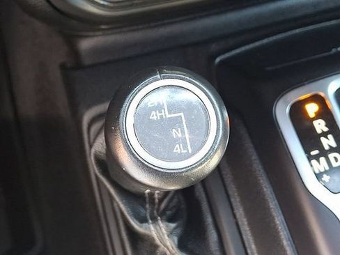 Used 2021 Jeep Wrangler Unlimited Sahara AWD/4WD image 28