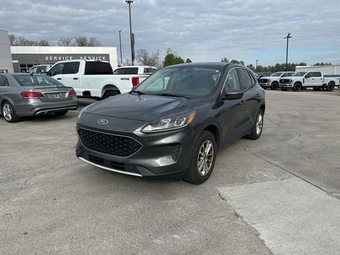 Used 2020 Ford Escape SE image 3
