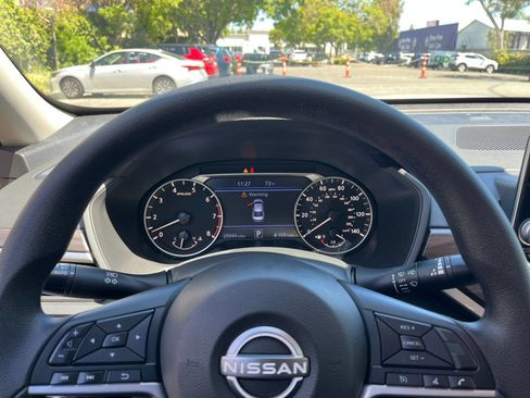 Used 2025 Nissan Altima 2.5 SV FWD image 28