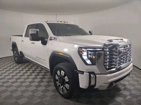 Used 2024 GMC Sierra 2500 Denali w/ Denali Reserve Package AWD/4WD image 5