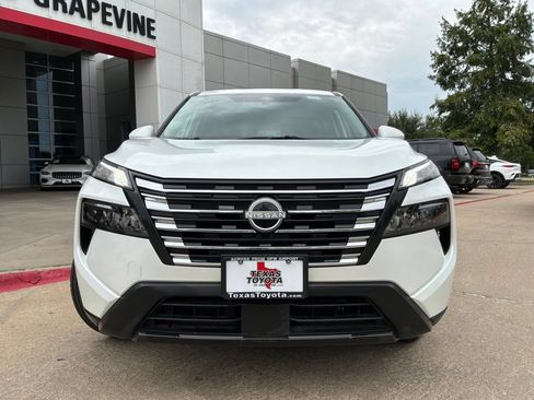 Used 2025 Nissan Rogue SV FWD image 3