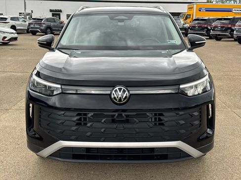 Certified 2025 Volkswagen Tiguan S w/ 18" Wheel Package AWD/4WD image 9