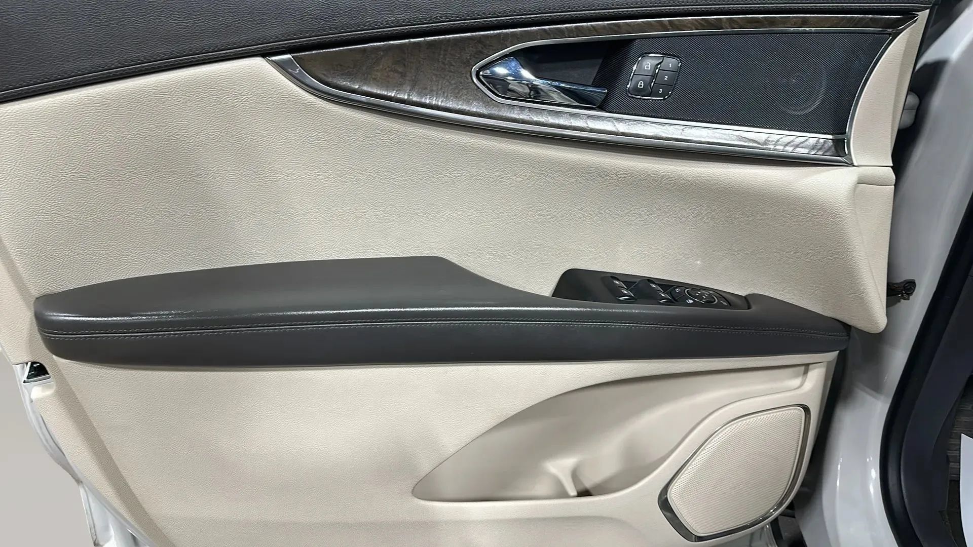 Used 2019 Lincoln Nautilus Select AWD/4WD image 10