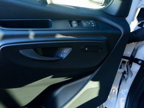 Used 2025 Mercedes-Benz Sprinter 2500 image 18