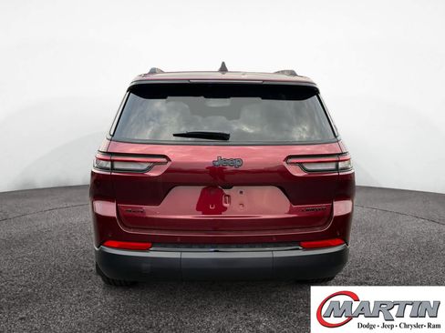 New 2025 Jeep Grand Cherokee L Limited w/ Black Appearance Package AWD/4WD image 4