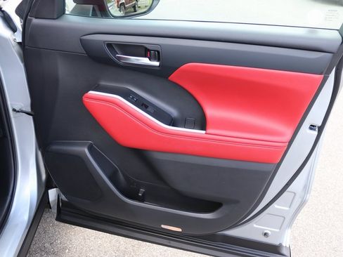 Used 2022 Toyota Highlander XSE image 5