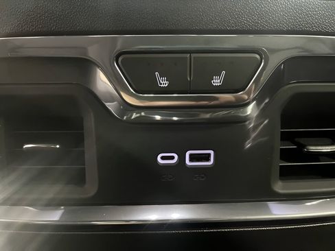 Used 2024 Chevrolet Silverado 3500 High Country w/ High Country Premium Package image 13