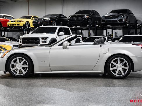 Used 2004 Cadillac XLR image 2
