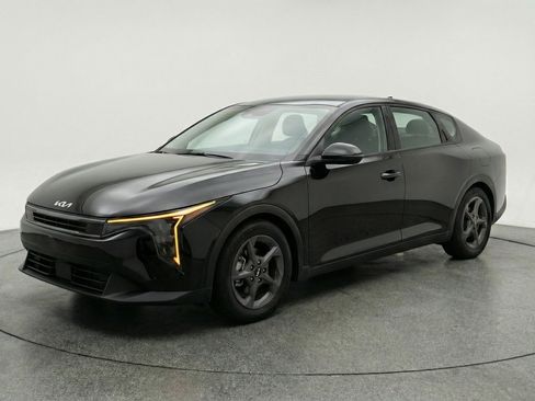 Used 2025 Kia K4 LXS image 3