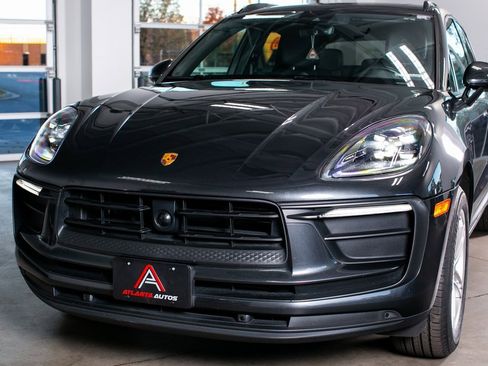 Used 2024 Porsche Macan image 9