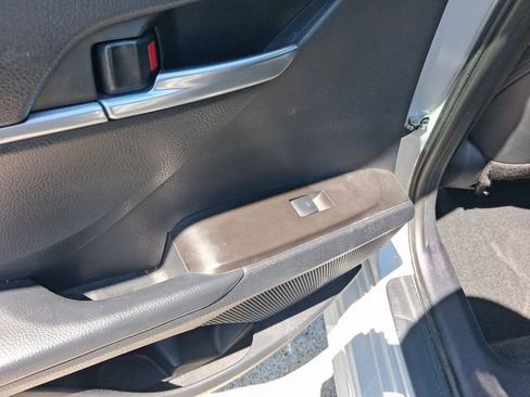 Used 2023 Toyota Camry SE image 10