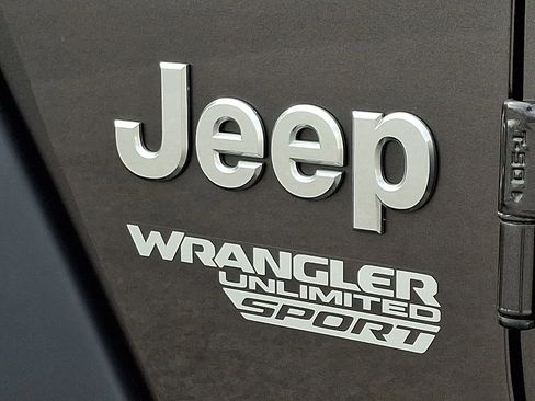 Used 2018 Jeep Wrangler Unlimited Sport S image 30