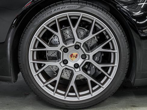 Used 2025 Porsche 911 Carrera image 31