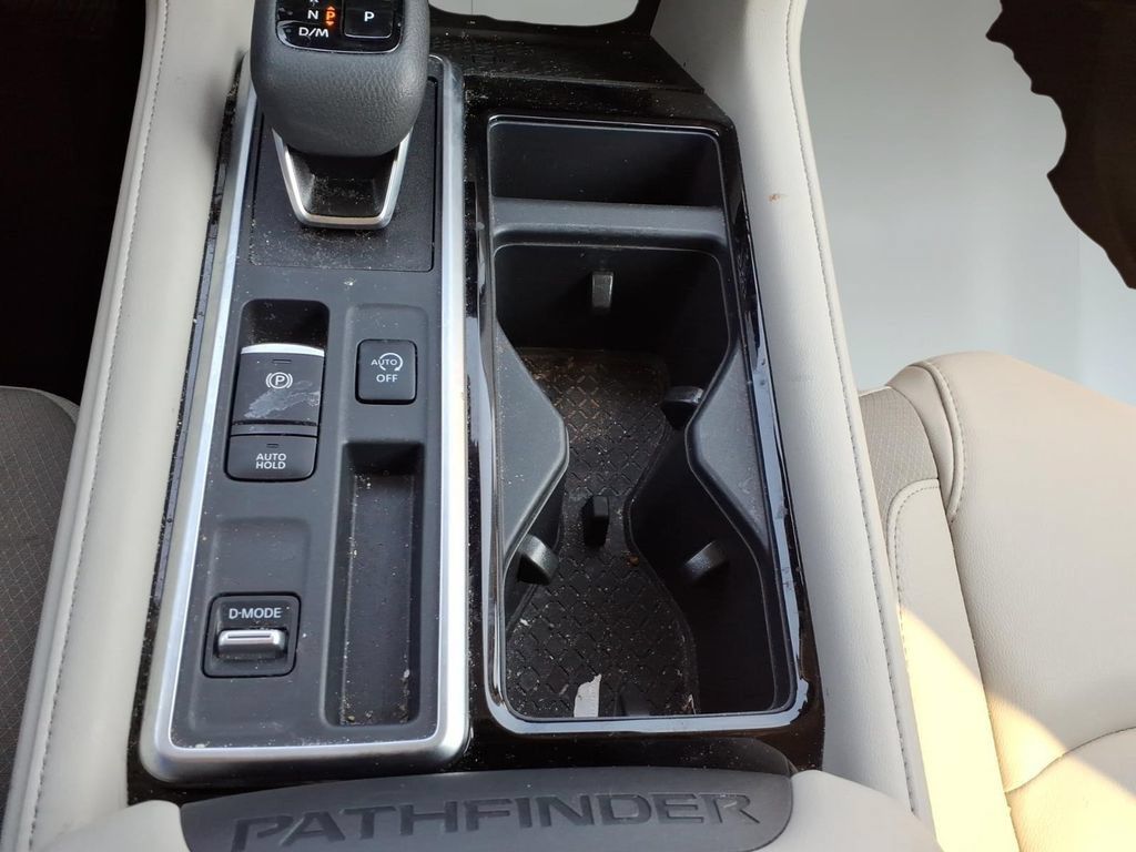 Used 2025 Nissan Pathfinder SL FWD image 23