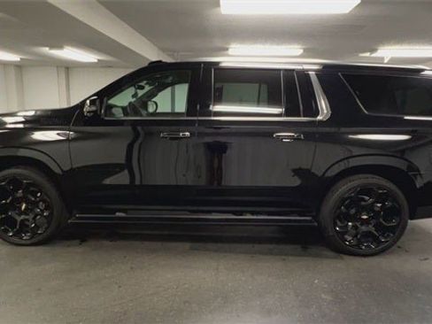 Certified 2025 Chevrolet Suburban High Country image 41