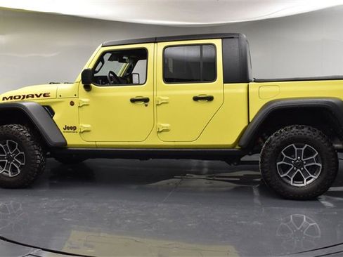 Used 2024 Jeep Gladiator Mojave w/ Technology Group image 5