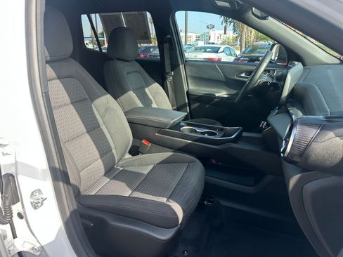 Used 2025 Chevrolet Equinox LT image 35