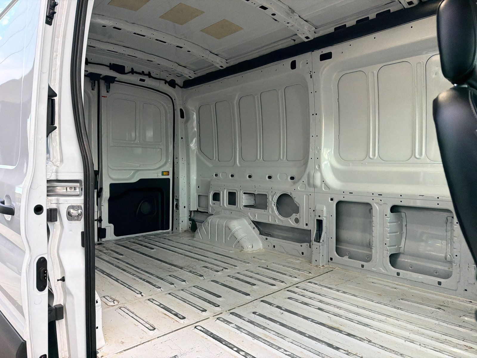 Used 2024 Ford Transit 250 148 Medium Roof RWD image 9