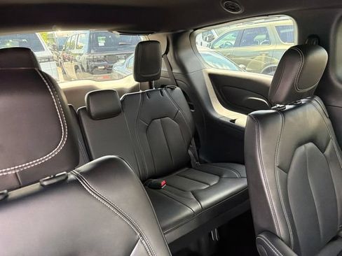 Used 2025 Chrysler Pacifica Select FWD image 26