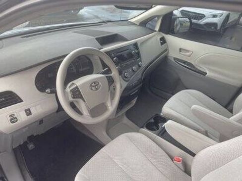 Used 2011 Toyota Sienna LE image 10