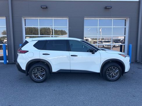 Used 2023 Nissan Rogue S image 4