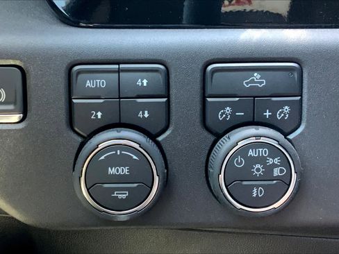 Used 2024 Chevrolet Silverado 1500 LT Trail Boss w/ Convenience Package II image 19