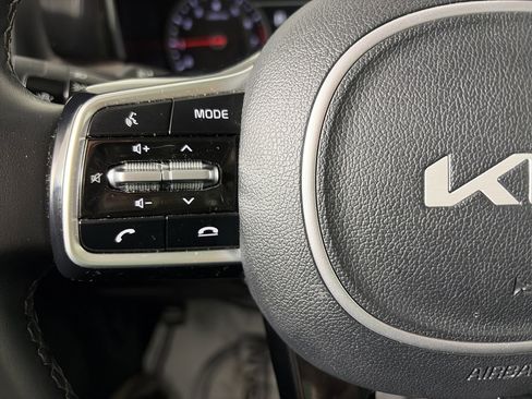 Certified 2022 Kia Sorento S w/ Panoramic Sunroof Package image 32