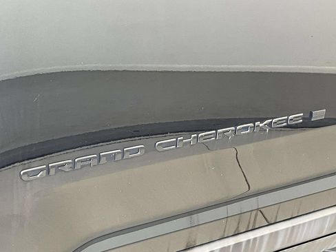 Used 2023 Jeep Grand Cherokee L Laredo AWD/4WD image 11