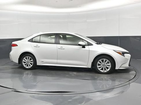 Used 2026 Toyota Corolla LE w/ LE Premium Package AWD/4WD image 31