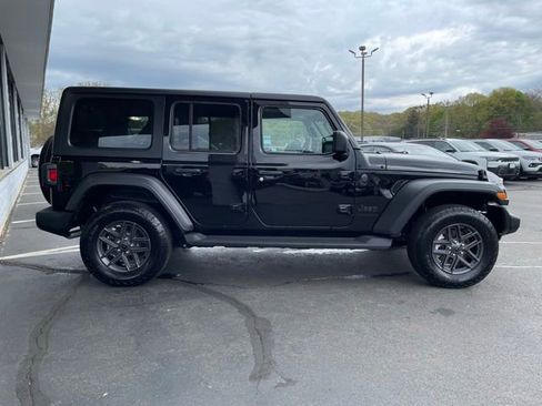 Used 2024 Jeep Wrangler Unlimited Sport AWD/4WD image 4