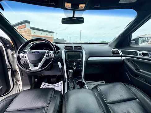 Used 2015 Ford Explorer XLT w/ Equipment Group 202A AWD/4WD image 25