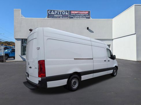 Used 2021 Mercedes-Benz Sprinter 2500 image 3
