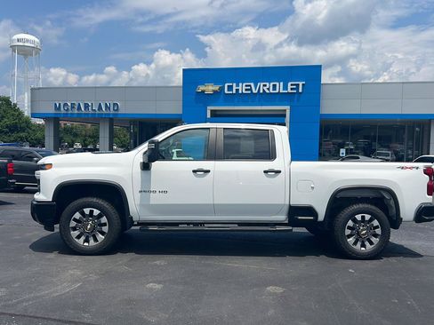 Used 2024 Chevrolet Silverado 2500 Custom w/ Custom Value Package AWD/4WD image 3