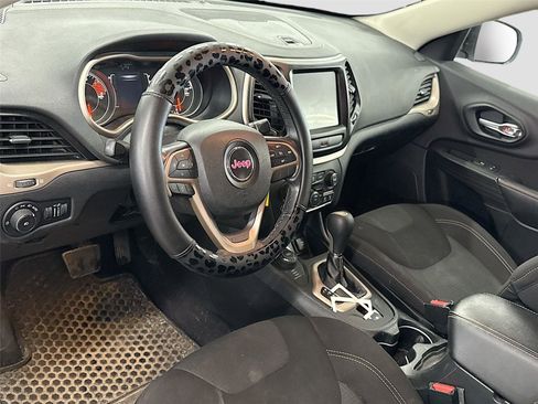 Used 2016 Jeep Cherokee Latitude w/ Cold Weather Group image 7