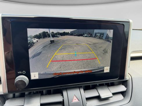 Used 2025 Toyota RAV4 XLE FWD image 19
