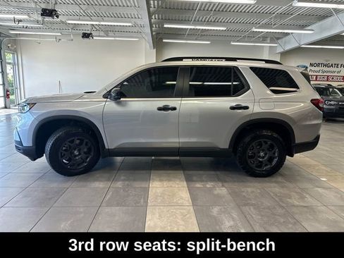 Used 2025 Honda Pilot TrailSport image 18